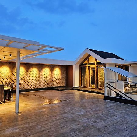 The Pentouz On 100 Feet Road Indiranagar - An Urban Luxury Retreat Lejlighed Bangalore Eksteriør billede