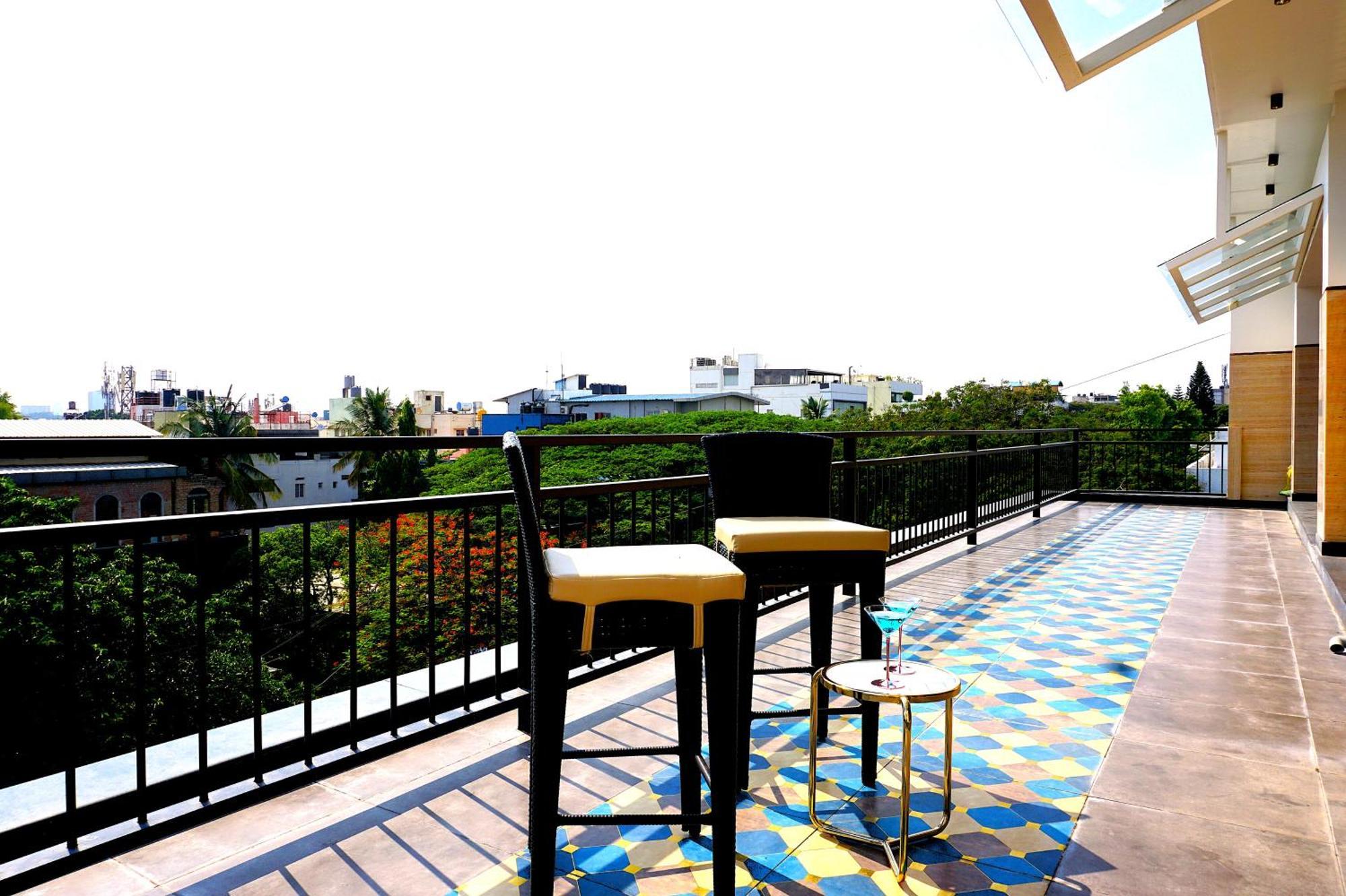 The Pentouz On 100 Feet Road Indiranagar - An Urban Luxury Retreat Lejlighed Bangalore Eksteriør billede