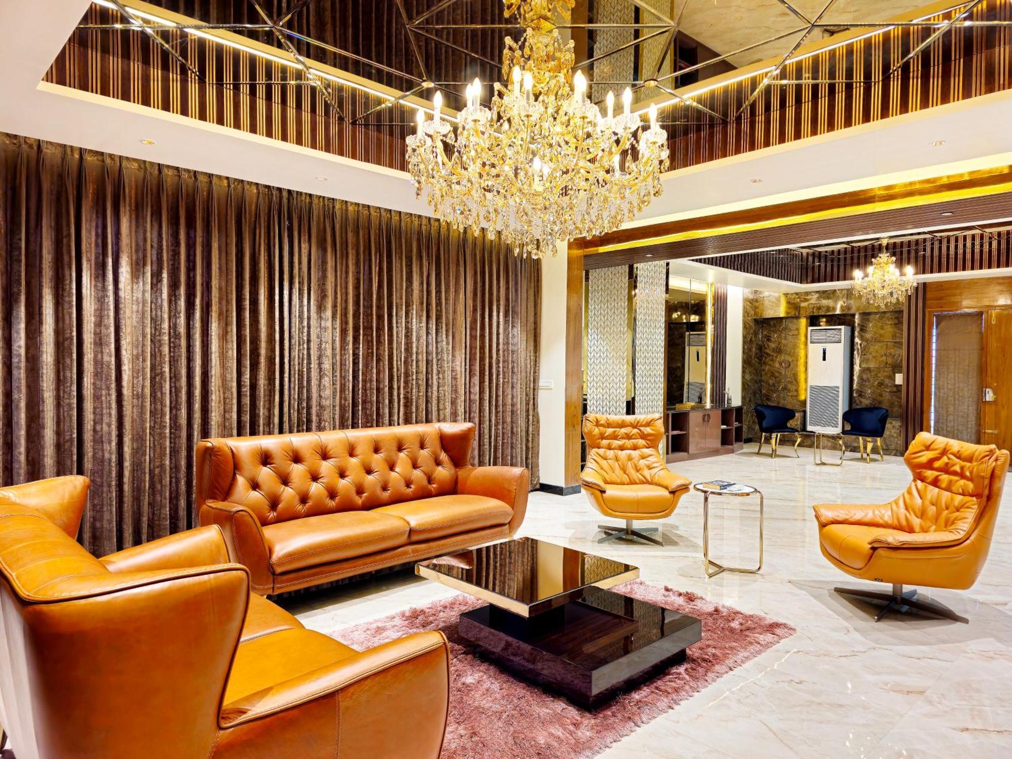 The Pentouz On 100 Feet Road Indiranagar - An Urban Luxury Retreat Lejlighed Bangalore Eksteriør billede