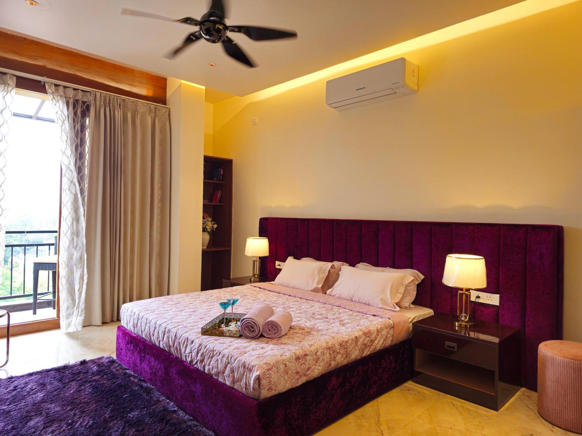 The Pentouz On 100 Feet Road Indiranagar - An Urban Luxury Retreat Lejlighed Bangalore Eksteriør billede