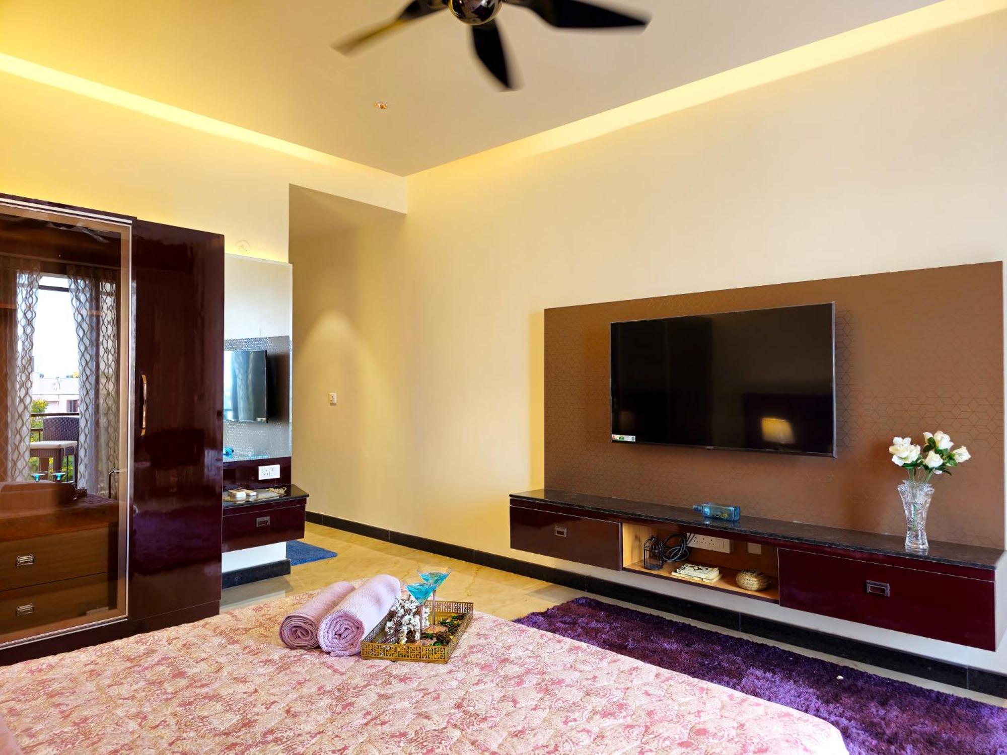 The Pentouz On 100 Feet Road Indiranagar - An Urban Luxury Retreat Lejlighed Bangalore Eksteriør billede