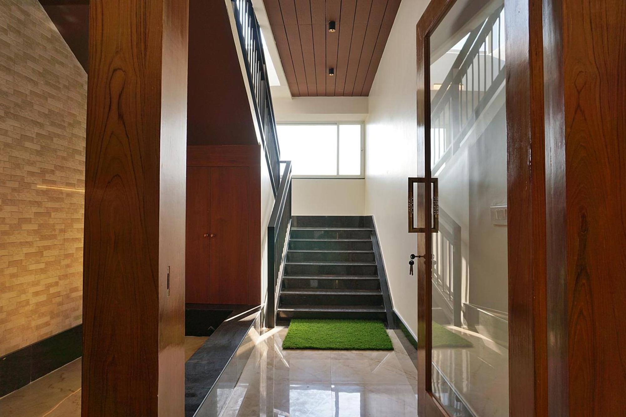 The Pentouz On 100 Feet Road Indiranagar - An Urban Luxury Retreat Lejlighed Bangalore Eksteriør billede