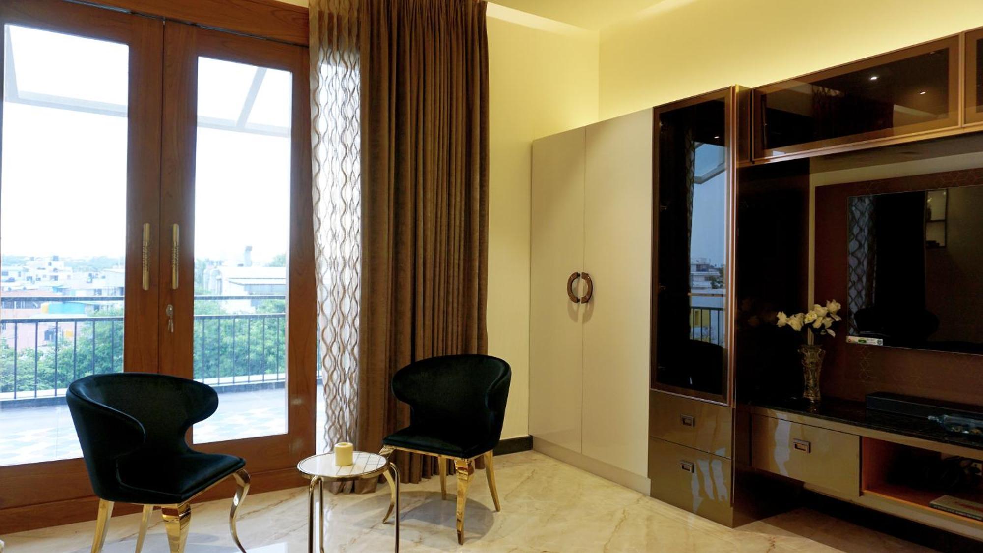 The Pentouz On 100 Feet Road Indiranagar - An Urban Luxury Retreat Lejlighed Bangalore Eksteriør billede