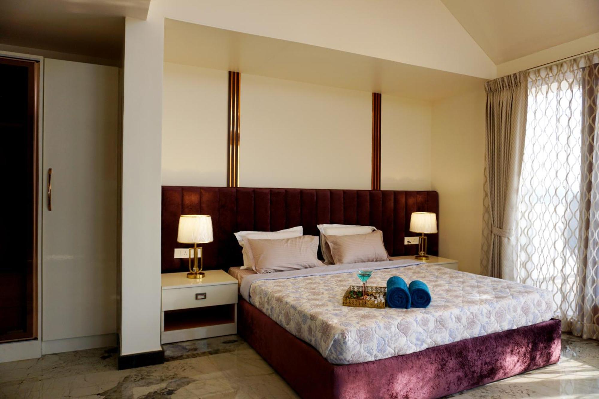 The Pentouz On 100 Feet Road Indiranagar - An Urban Luxury Retreat Lejlighed Bangalore Eksteriør billede