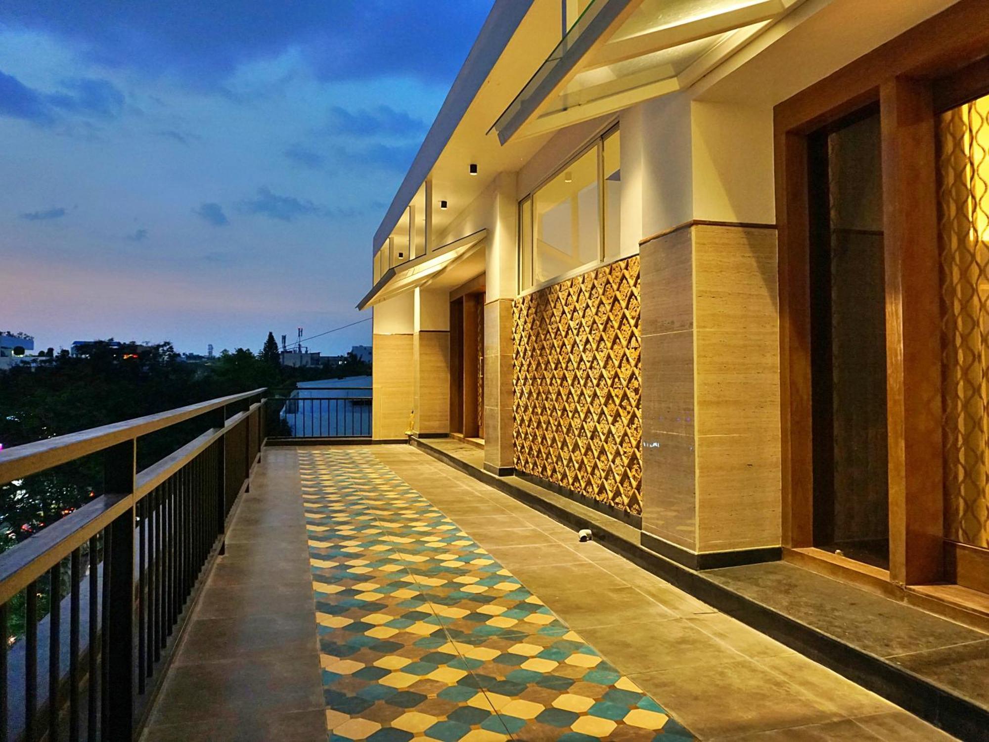 The Pentouz On 100 Feet Road Indiranagar - An Urban Luxury Retreat Lejlighed Bangalore Eksteriør billede