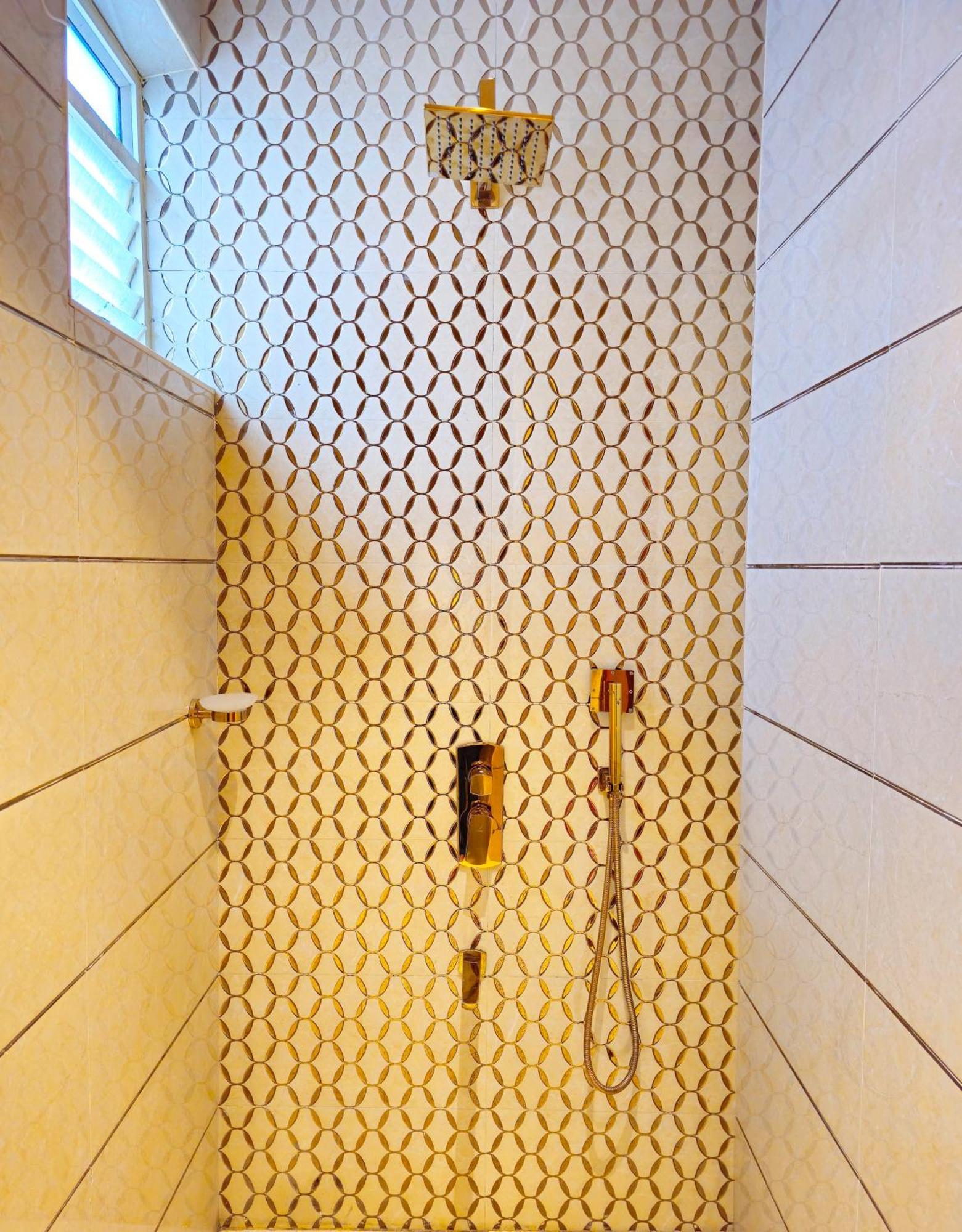 The Pentouz On 100 Feet Road Indiranagar - An Urban Luxury Retreat Lejlighed Bangalore Eksteriør billede
