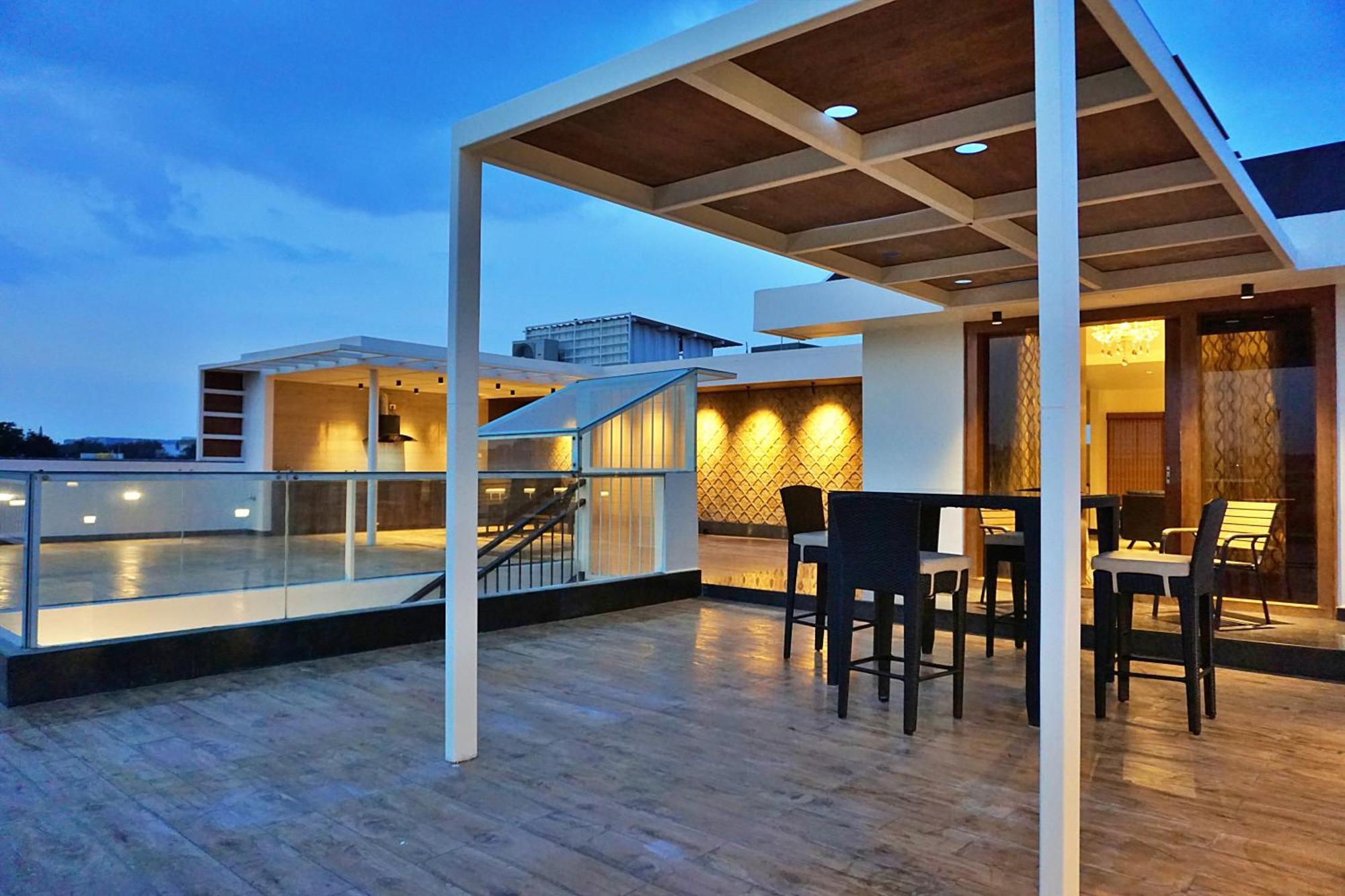 The Pentouz On 100 Feet Road Indiranagar - An Urban Luxury Retreat Lejlighed Bangalore Eksteriør billede