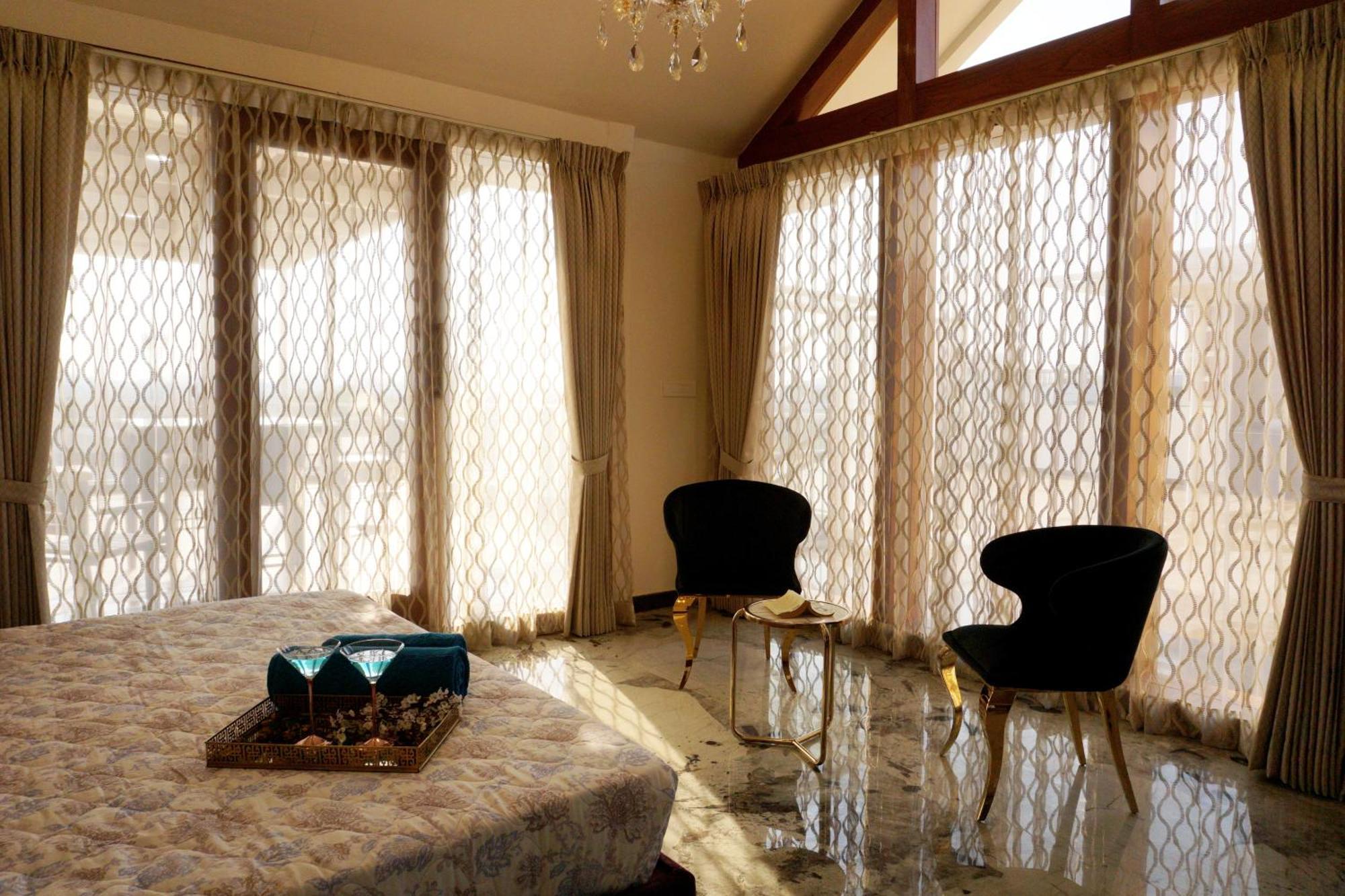The Pentouz On 100 Feet Road Indiranagar - An Urban Luxury Retreat Lejlighed Bangalore Eksteriør billede