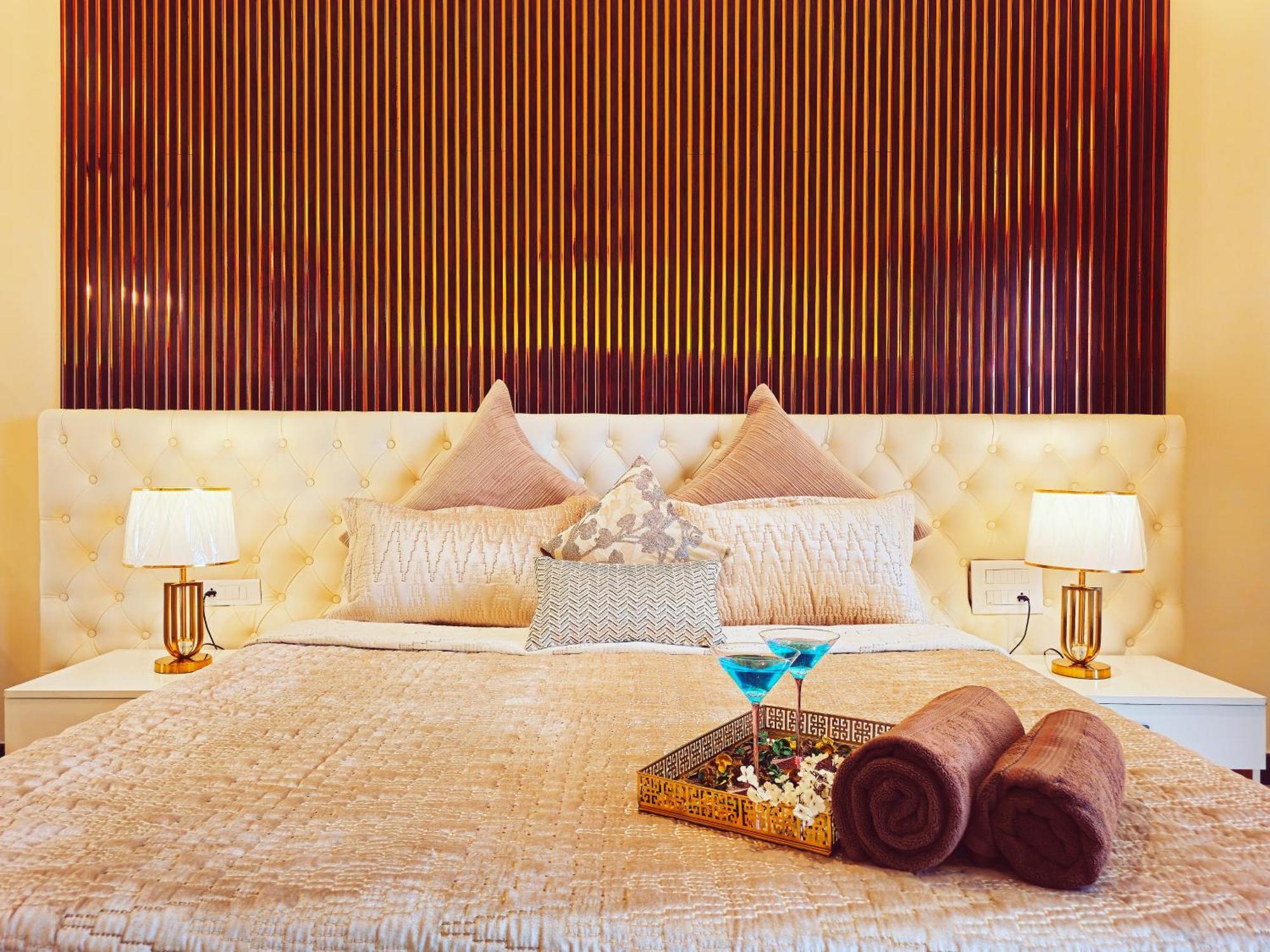 The Pentouz On 100 Feet Road Indiranagar - An Urban Luxury Retreat Lejlighed Bangalore Eksteriør billede
