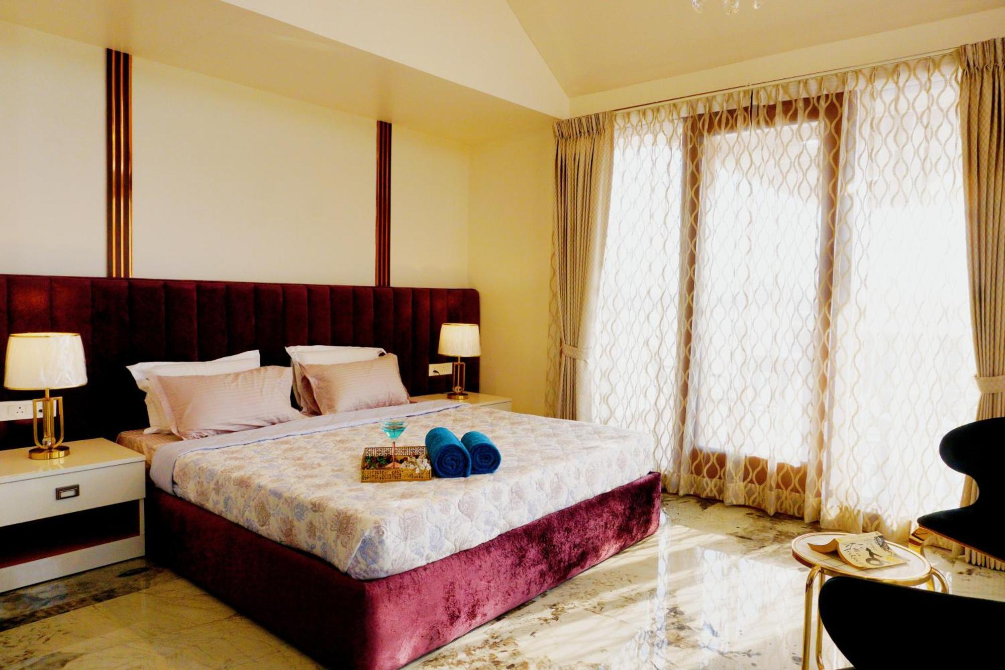 The Pentouz On 100 Feet Road Indiranagar - An Urban Luxury Retreat Lejlighed Bangalore Eksteriør billede